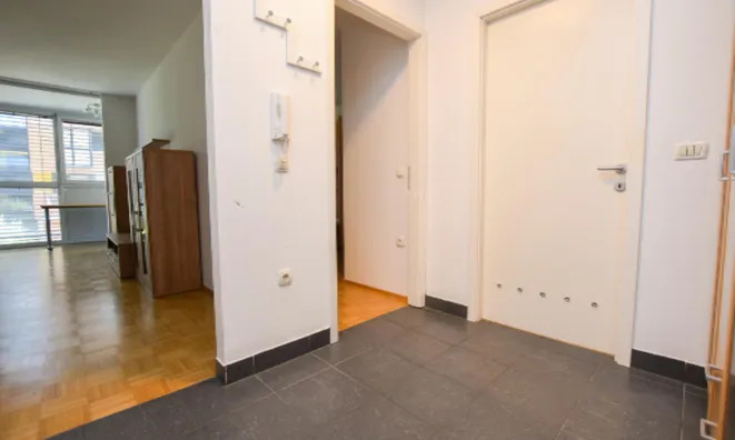 Недвижимость Квартира 2-комн. Центр Любляны: 3