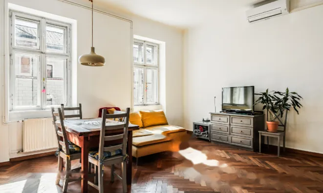 Недвижимость Трехкомнатная квартира в центре: 9