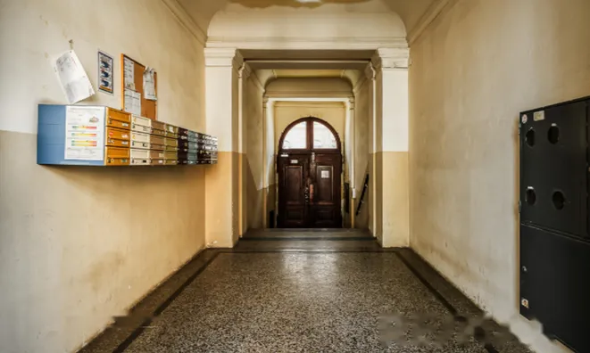 Недвижимость Трехкомнатная квартира в центре: 25