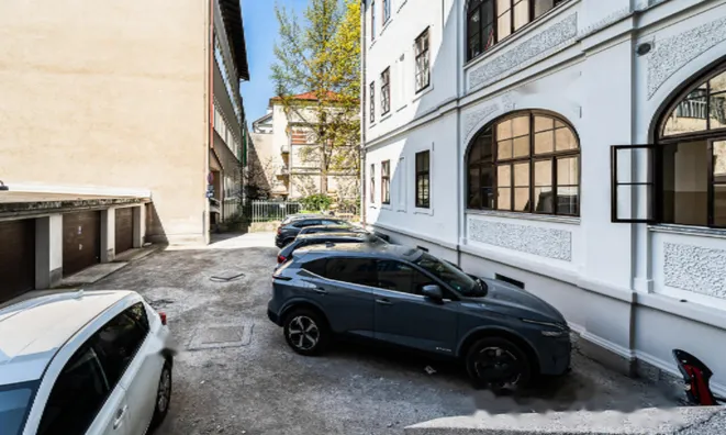 Недвижимость Трехкомнатная квартира в центре: 26