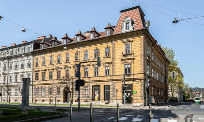 Недвижимость Трехкомнатная квартира в центре: 27