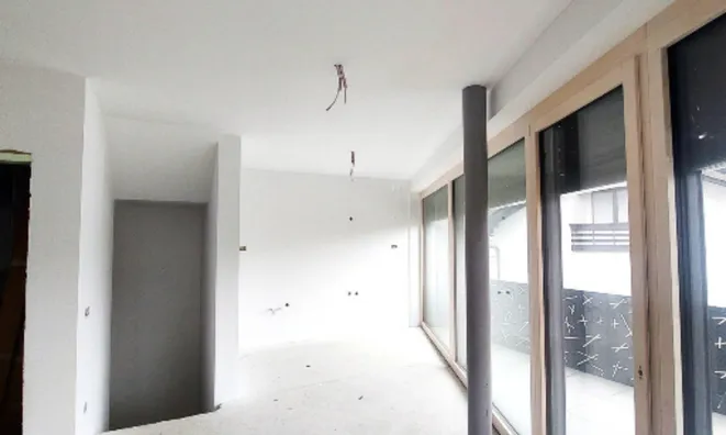 Недвижимость Четырехкомнатная квартира Сенджакоб: 2