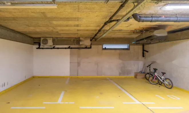 Недвижимость Четырехкомнатная квартира : 15