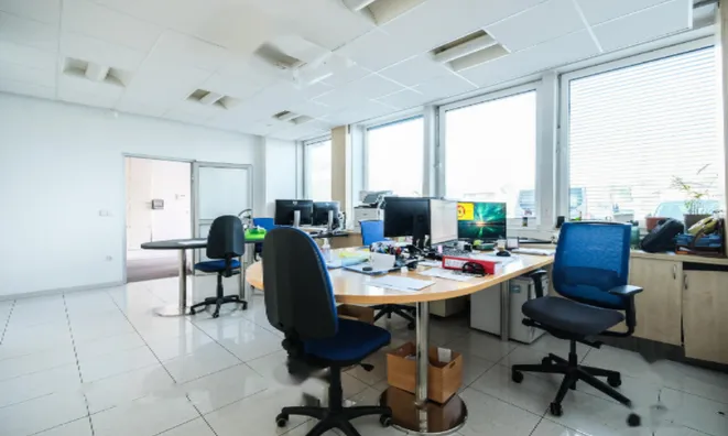 Недвижимость Коммерческое помещение Склад: 3