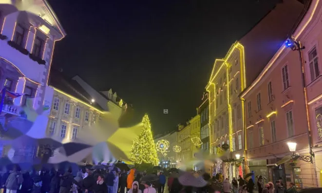 Недвижимость Торговый центр на площади города: 1