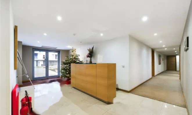 Недвижимость Eastfields Avenue: 2