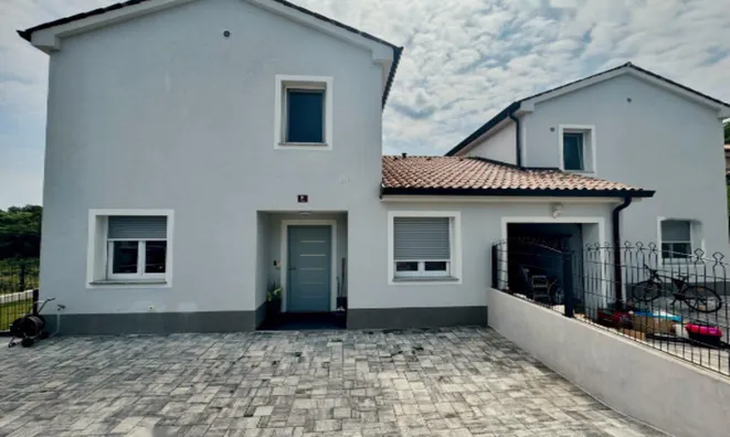 Недвижимость Дом-близнец Гриньян.: 1