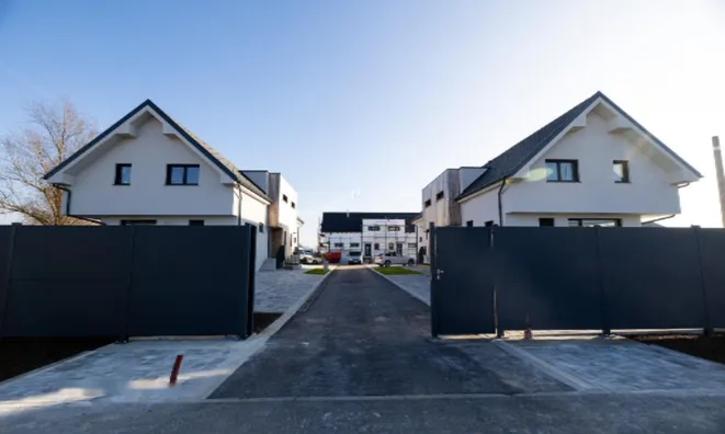 Недвижимость Дом, Чрна вас: 6