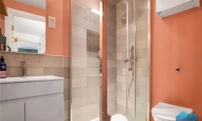 Недвижимость Weedington Road: 2