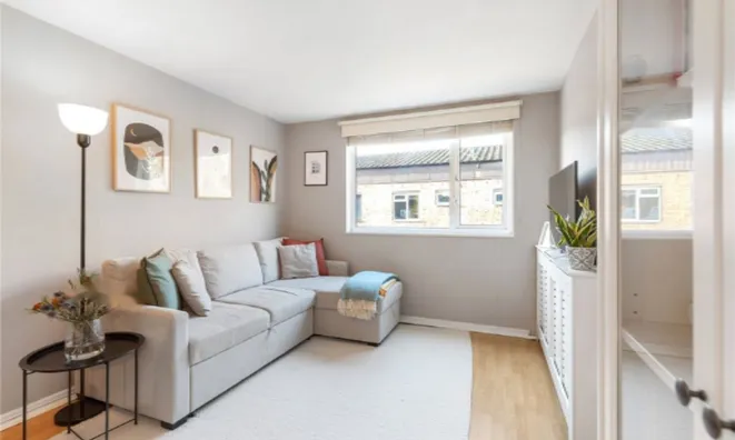 Недвижимость Gillespie Road: 2