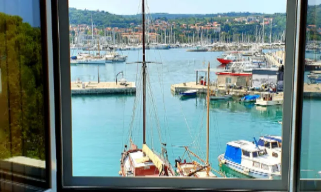 Недвижимость Квартира у моря в Изоле: 1