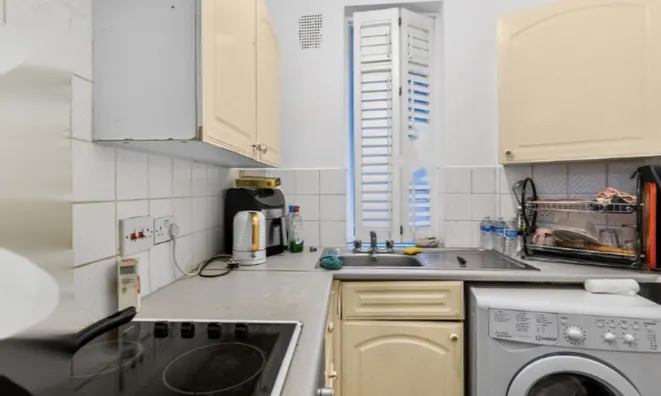 Недвижимость Barons Court Road: 8