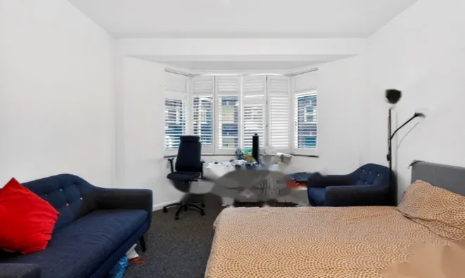 Недвижимость Barons Court Road: 12