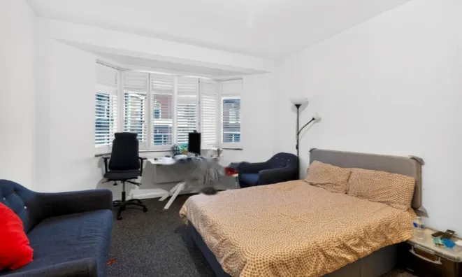 Недвижимость Barons Court Road: 16