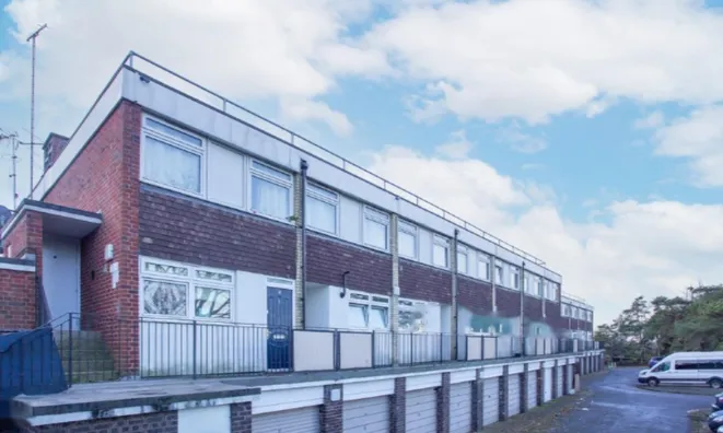 Недвижимость Comber Close, Gladstone Park: 4