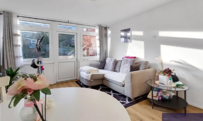 Недвижимость Comber Close, Gladstone Park: 5