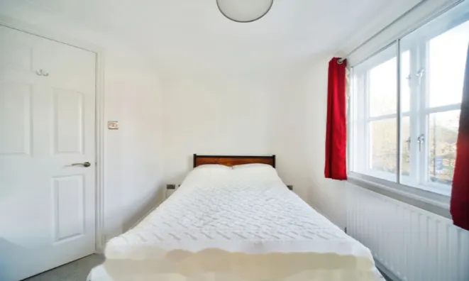 Недвижимость Mile End Road: 14