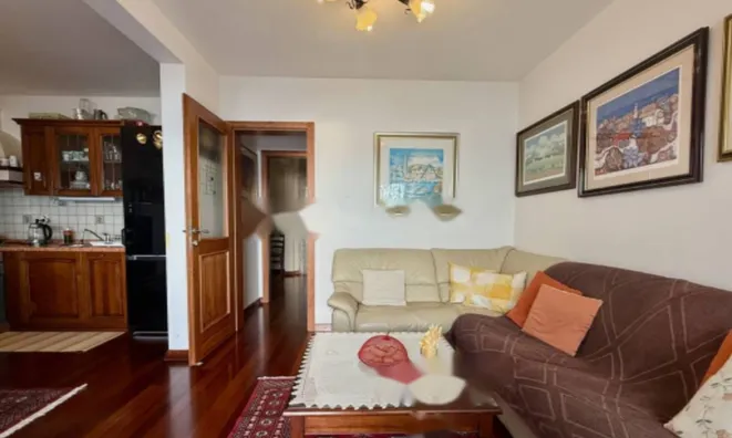 Недвижимость Трехкомнатная квартира, Центр: 4