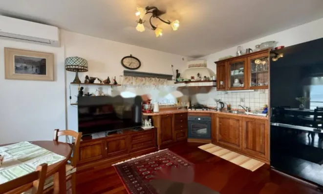 Недвижимость Трехкомнатная квартира, Центр: 6