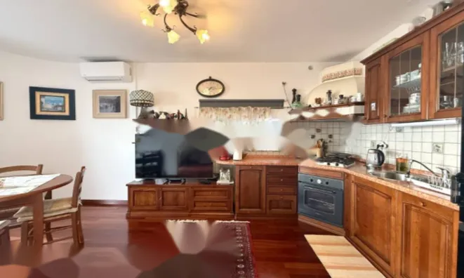 Недвижимость Трехкомнатная квартира, Центр: 7