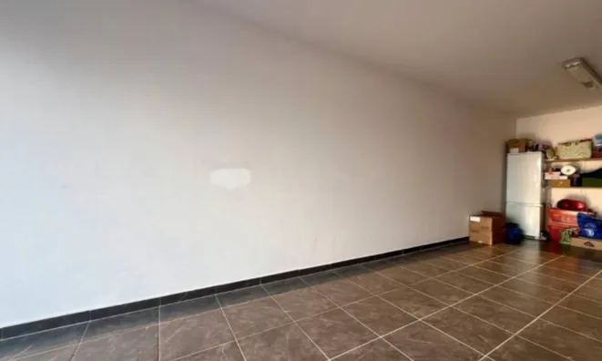 Недвижимость Трехкомнатная квартира, Центр: 23