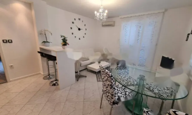 Недвижимость Четырехкомнатная квартира, Опатия: 3