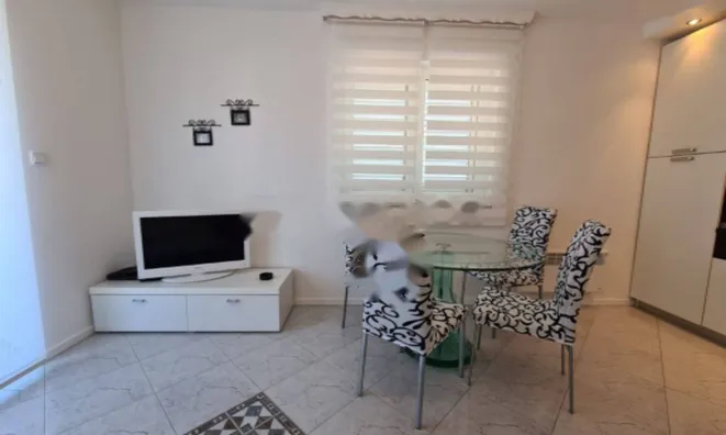 Недвижимость Четырехкомнатная квартира, Опатия: 7