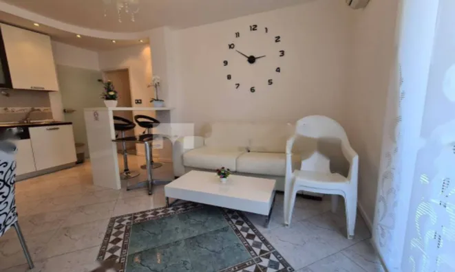 Недвижимость Четырехкомнатная квартира, Опатия: 8