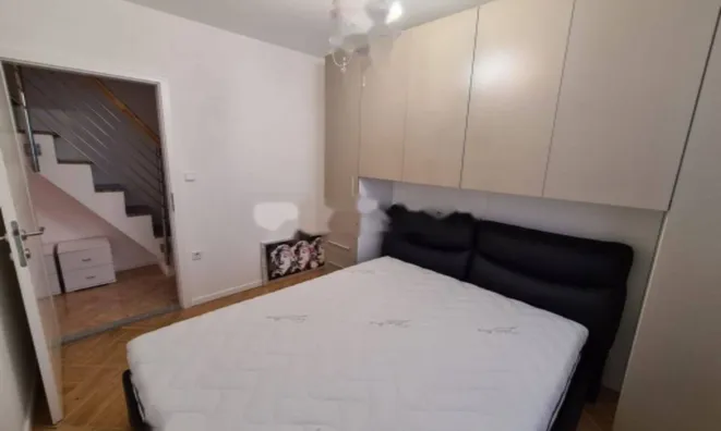 Недвижимость Четырехкомнатная квартира, Опатия: 10