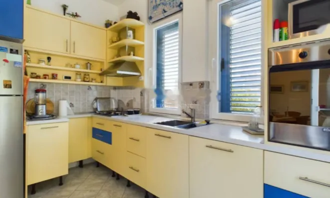 Недвижимость Трёхкомнатная квартира, Опатия: 5