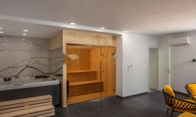 Недвижимость Семейный дом 225 м², Центр: 18