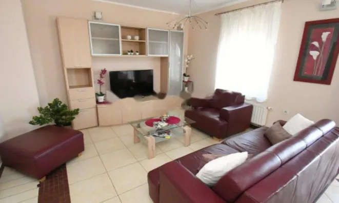 Недвижимость Четырехкомнатная квартира Центр: 1