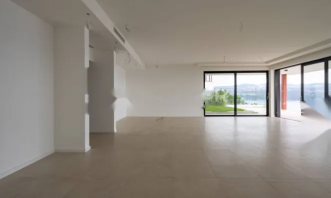 Недвижимость Четырехкомнатная квартира в центре: 4