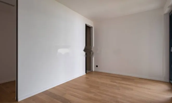 Недвижимость Четырехкомнатная квартира в центре: 8