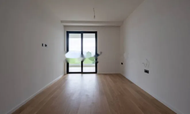 Недвижимость Четырехкомнатная квартира в центре: 9