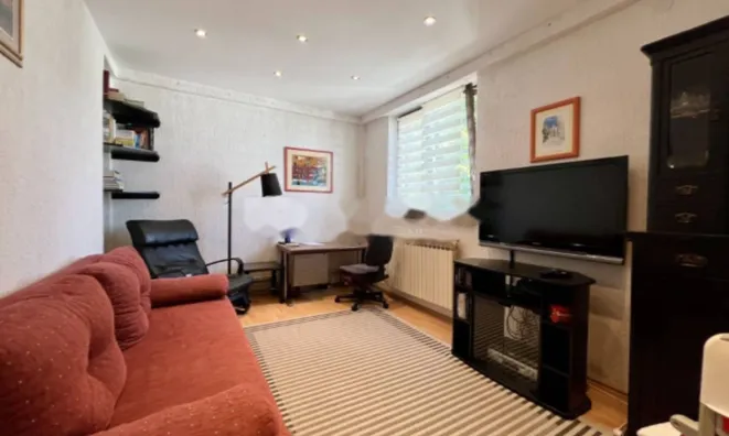 Недвижимость Четырехкомнатная квартира : 3