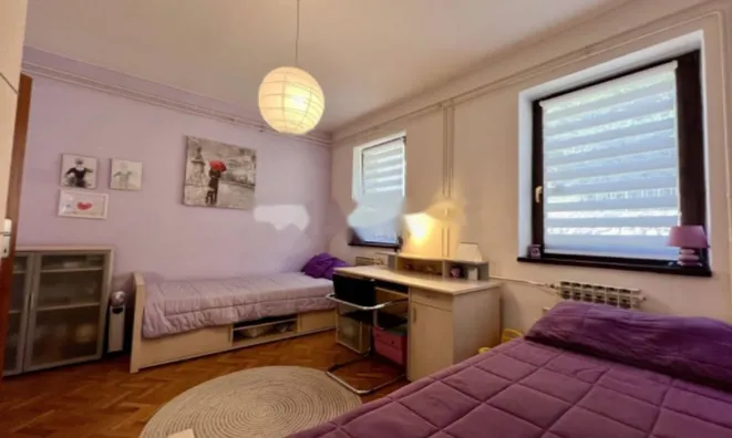 Недвижимость Четырехкомнатная квартира : 4