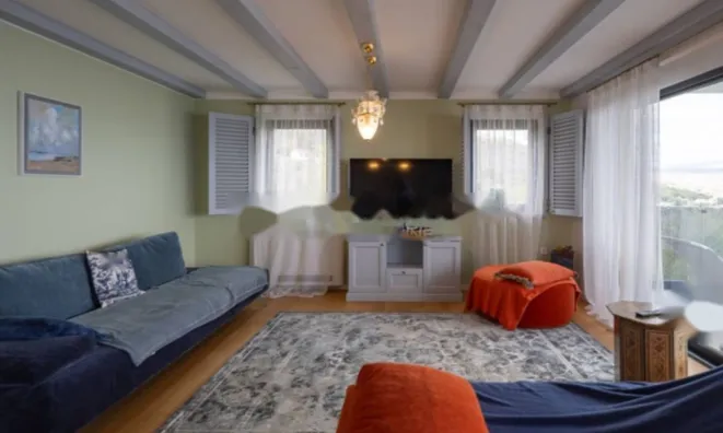 Недвижимость Четырехкомнатная квартира: 5