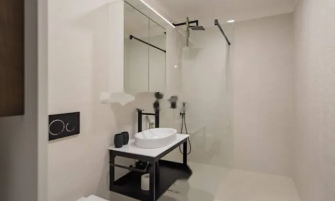 Недвижимость Четырехкомнатная квартира: 23