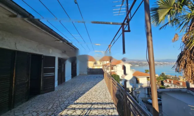 Недвижимость Семейный дом 280 м², Центр: 4