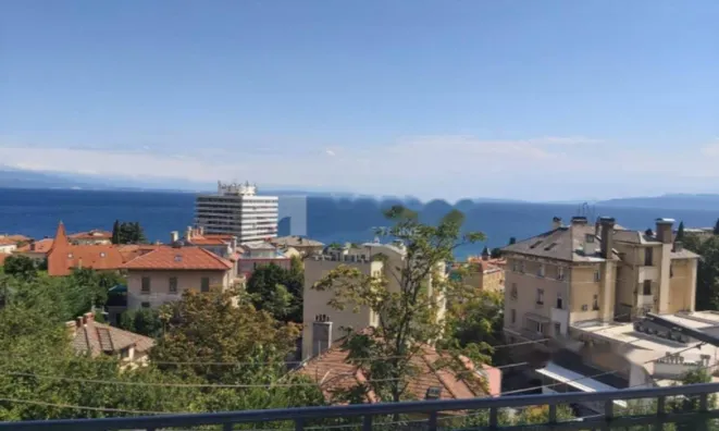 Недвижимость Двухкомнатная квартира, центр: 3