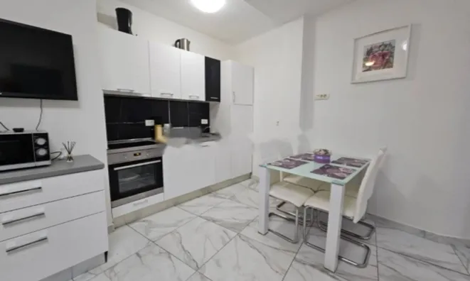 Недвижимость Двухкомнатная квартира Центр: 1