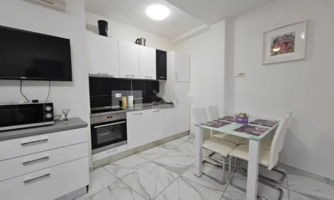 Недвижимость Двухкомнатная квартира Центр: 2