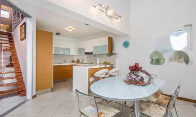 Недвижимость Четырехкомнатная квартира в центре Опатии: 16