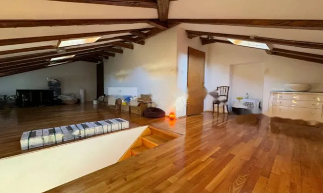 Недвижимость Трехкомнатная квартира, центр: 5