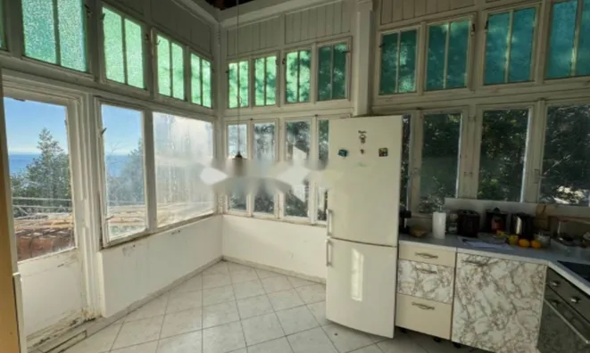 Недвижимость Трехкомнатная квартира, центр: 9