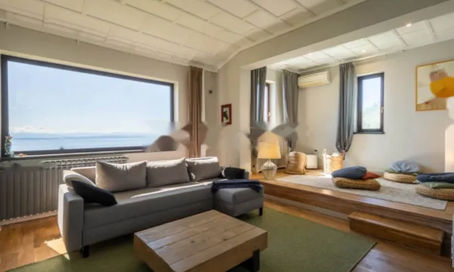 Недвижимость Семейный дом 330 м², Запад: 2