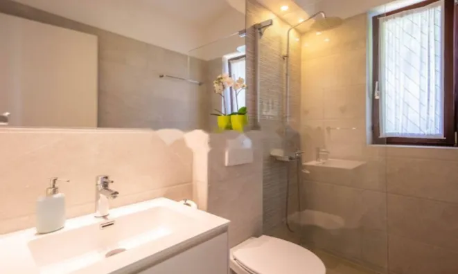 Недвижимость Семейный дом 330 м², Запад: 18