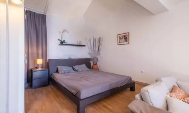 Недвижимость Семейный дом 330 м², Запад: 20