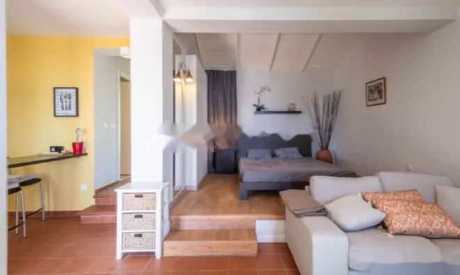 Недвижимость Семейный дом 330 м², Запад: 21